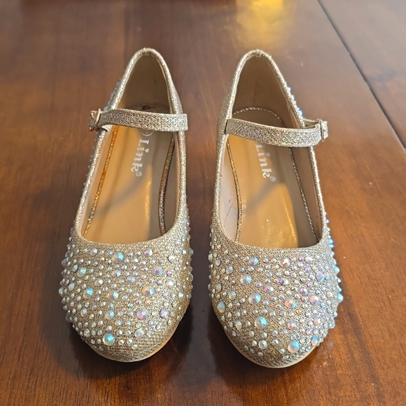 Champagne color size 1Y heels - Picture 3 of 7